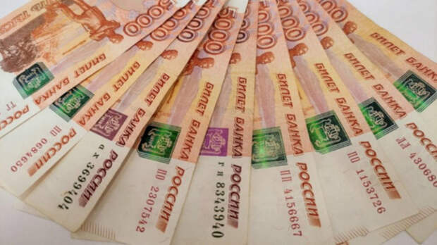 В России ужесточили контроль за тратами госслужащих и членов их семей