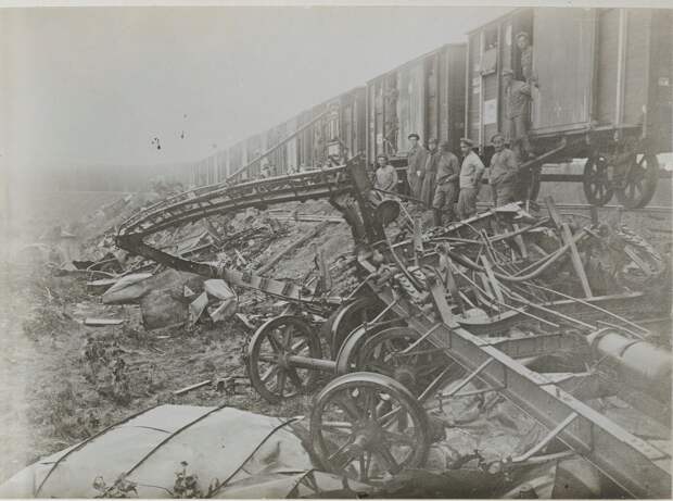 Авария на железной дороге. Чешские легионеры