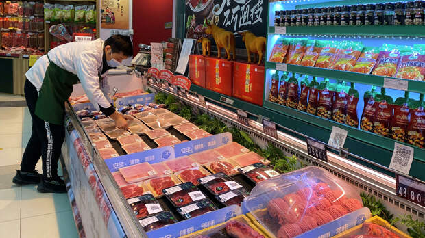 Прилавок с мясом в супермаркете в Пекине  - РИА Новости, 1920, 29.07.2021