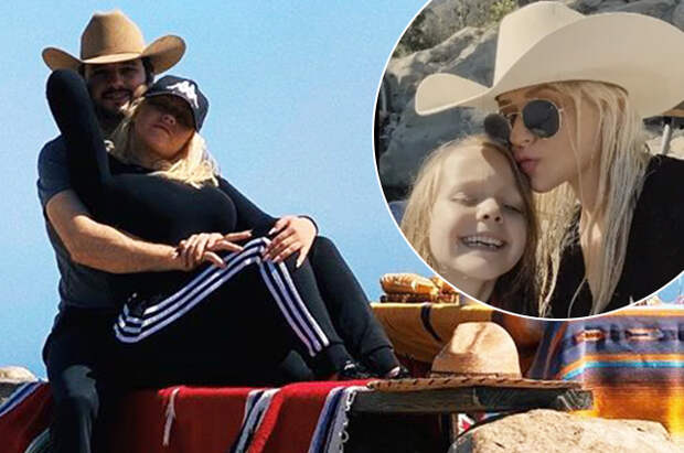 Водопады, горы и романтика: Кристина Агилера поделилась кадрами из семейной поездки