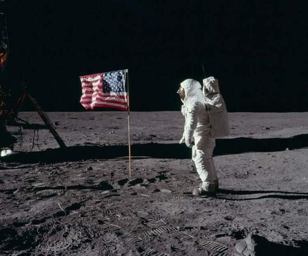 Но почему галоши не в музее, как другие детали снаряжения Армстронга? астронавт, луна, наука, ученые
