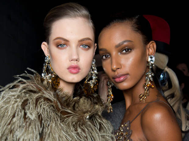 How to Apply Eyeshadow Wet Look