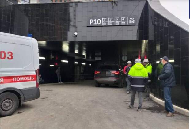 На Шелепихинской набережной мужчину насмерть зажало автоматическими воротами паркинга