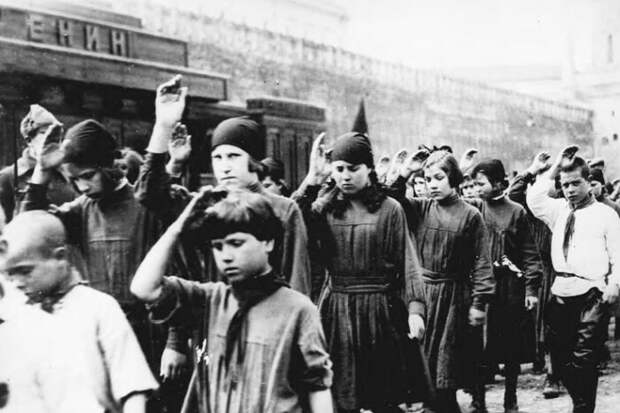 Парад пионеров 1924 года. Парад пионеров 1924 года.