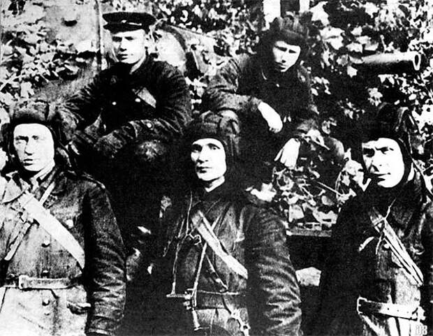 4. Старший лейтенант танкист Зиновий Григорьевич Колобанов 5 впечатляющих боевых историй, война