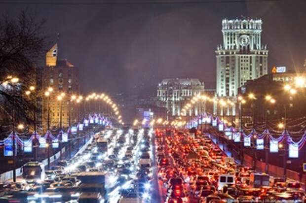 Вечерняя Москва встала в девятибалльные пробки