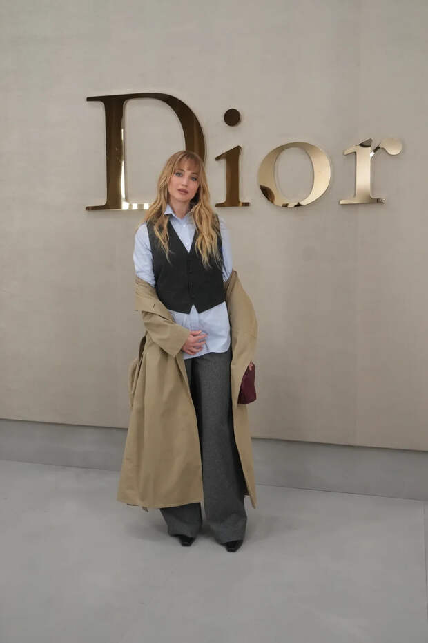 Неделя моды в Париже: Памела Андерсон, Дженнифер Лоуренс и Джонни Депп Неделя моды в Париже: Памела Андерсон, Дженнифер Лоуренс и Джонни Депп