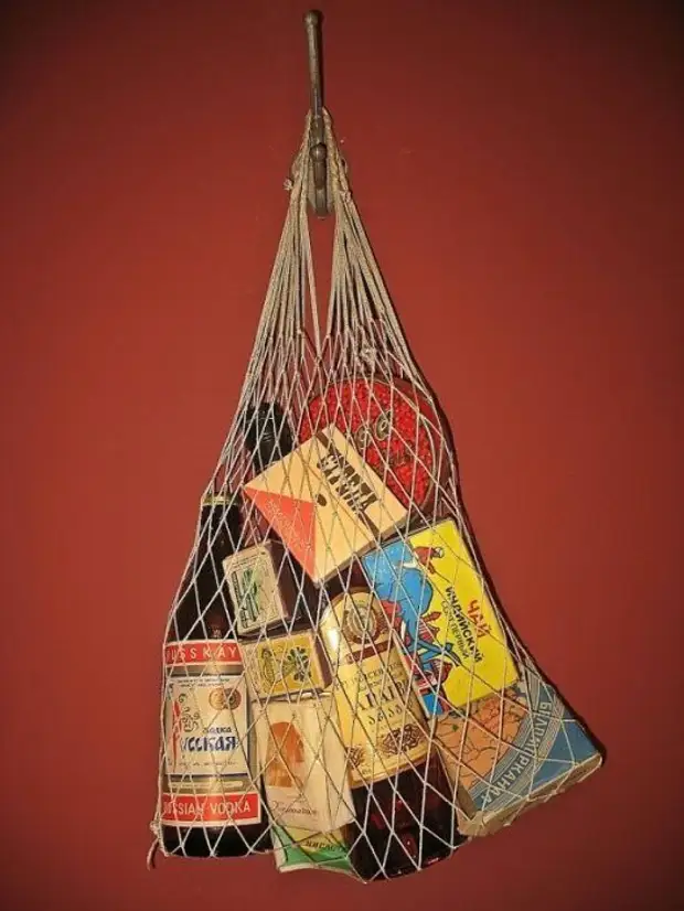 Почему в СССР пластиковый пакет был модным аксессуаром?