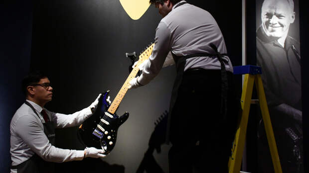 Гитару Дэвида Гилмора из Pink Floyd продали за 14 миллионов долларов