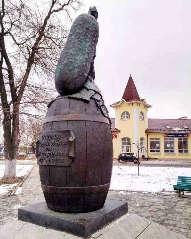 Странные и оригинальные памятники из разных городов России