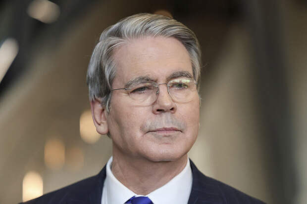 Бессент: США могут смягчить санкции в отношении российской нефти