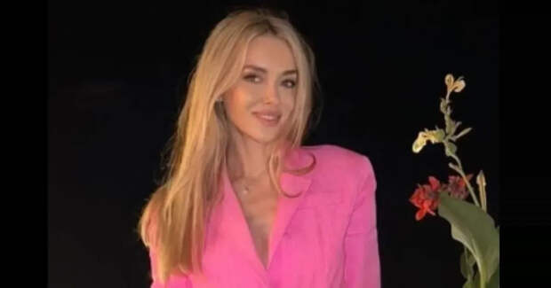 Ксения Сухинова отдыхает в шотландском поместье своего возлюбленного — "водочного короля" Юрия Шефлера*