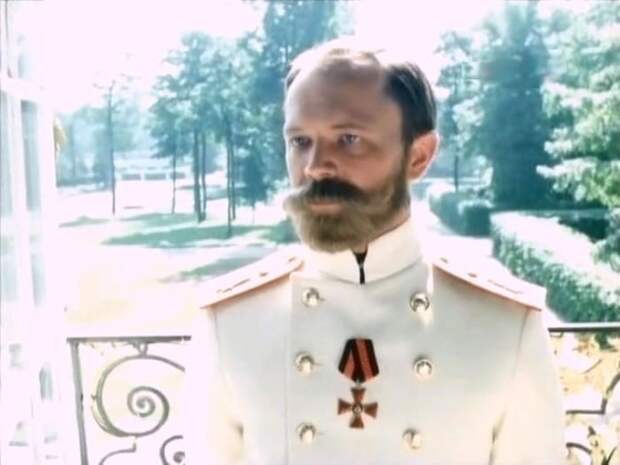 Кадр из фильма *Мать*, 1989 | Фото: kino-teatr.ru Кадр из фильма *Мать*, 1989 | Фото: kino-teatr.ru