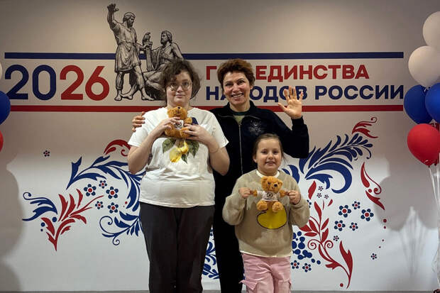Телеведущая Светлана Зейналова показала фото с дочерьми