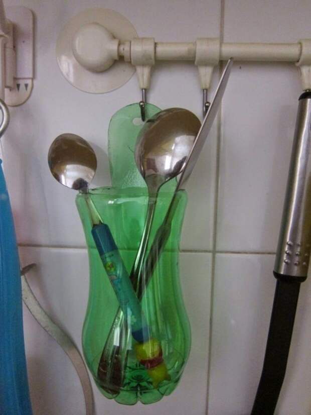 В такой подставке удобно хранить столовые приборы или зубные щетки. /Фото: postroika.biz