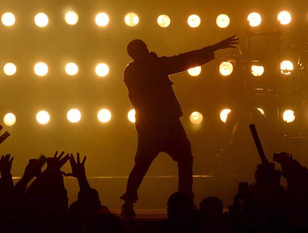 Канье Уэст выпустил мерч с флагами России, США и Мексики