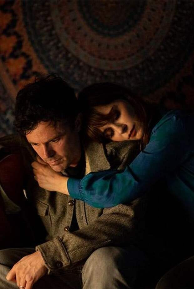 кейси аффлек копает землю. сны сериал 2022 марта. кино для семьи 2022. дикие сны 2022. страна снов фильм 2022.