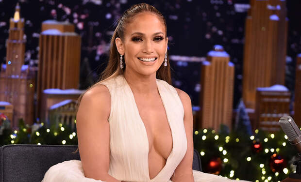 Дженнифер Лопес осваивает танцы на шесте для новой роли: видео