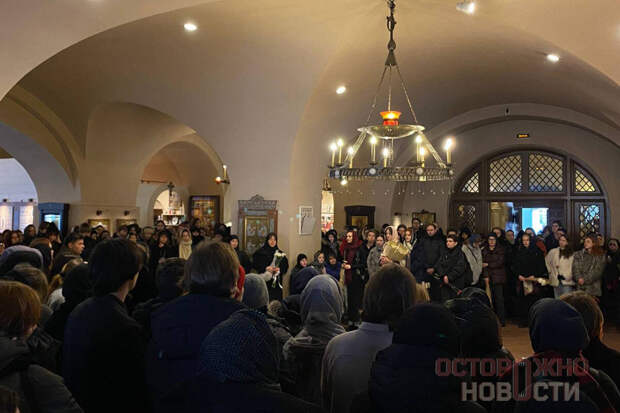 В Петербурге проходит прощание с солистом Shortparis Николаем Комягиным