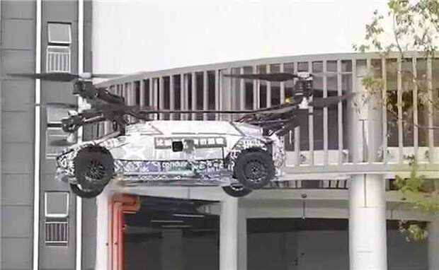 В Китае показали новый прототип «летающего автомобиля». Он похож на Hummer с пропеллерами