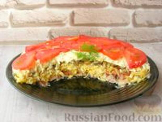 Фото к рецепту: Слоеный салат "Чикаго" с копченой курицей и грибами