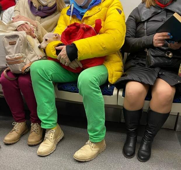 Модники и странные персонажи в метро