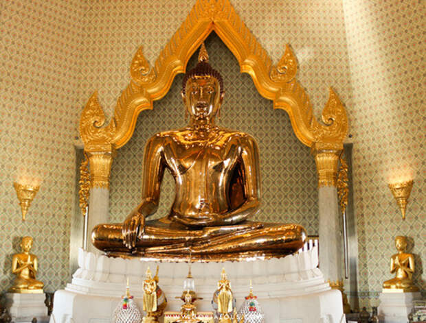Wat-Traimit-Bangkok-Thailand-02.jpg