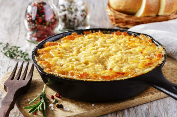 Картофельная запеканка с квашеной капустой и яблоками. \ Фото: blog.nutritienda.com.