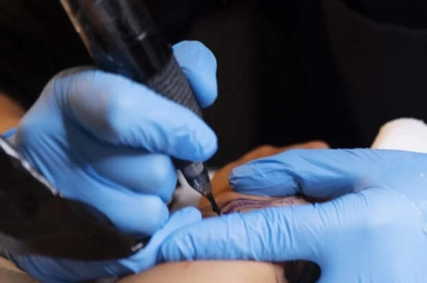 Украинец набил тату в память об 11 днях, которые он потратил на побег