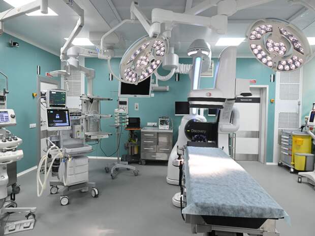 Тюменские врачи прооперировали мужчину с осложнениями после аппарата Илизарова