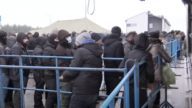 Ситуация с мигрантами у логистического центра «Брузги» на границе Белоруссии и Польши