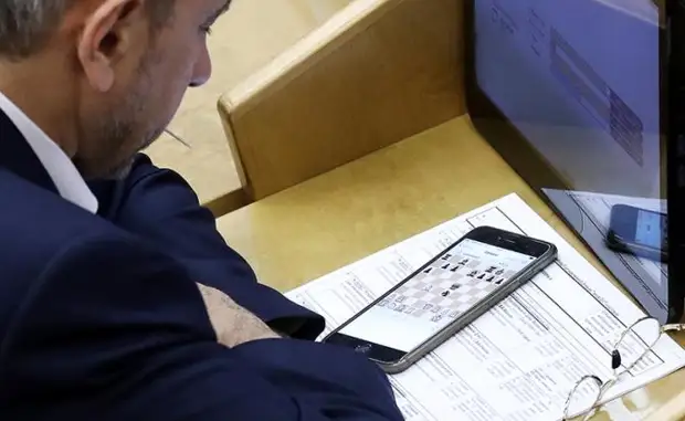 На пленарном заседании Государственной думы РФ.