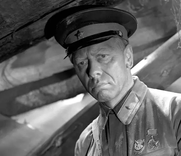 Картина «Живые и мертвые», где он сыграл генерала Серпилина, была удостоена Госпремии РСФСР, ее посмотрели 40 млн человек. Анатолий Дмитриевич получил всесоюзную славу. 