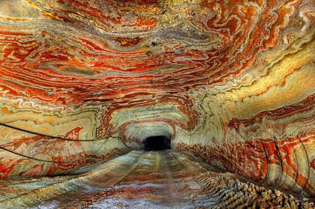 12. Russia : A psychedelic salt mine