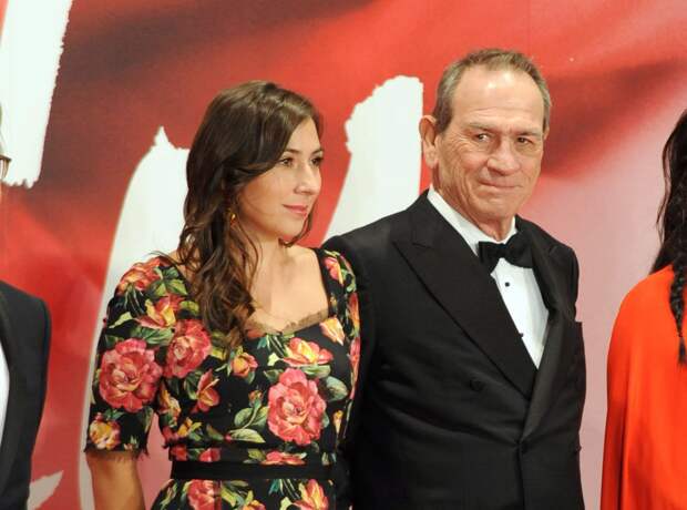 Daily Mail: дочь актера Томми Ли Джонса нашел мертвой постоялец отеля