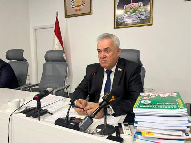 В Таджикистане недовольны, что 9 тысяч детей мигрантов вернулись на родину из России, где их не пустили в школы