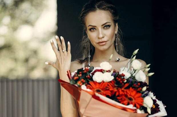 Невестка Оксаны Марченко Катя показала своего нового черного друга
