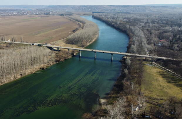 Киев уличили в намеренном загрязнении главного источника воды соседней страны