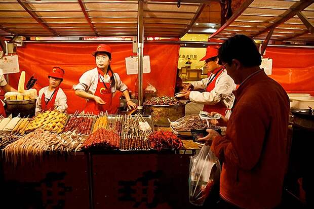 004 Donghuamen night market in Beijing 7 Самые вкусные места мира