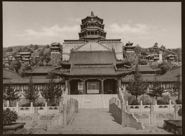 Ван-Шоу-Шань - летний дворец императоров в Пекине. Фото 1900 г.