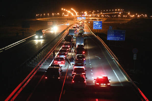 Очередь к Крымскому мосту со стороны Керчи сократилась в пять раз, до 136 машин