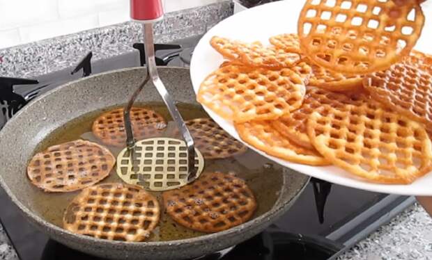 Ради такой красоты и вкуснятины можно пожертвовать 15 минутами. | Фото: youtube.com/ © Pratik Yemek Tarifleri.