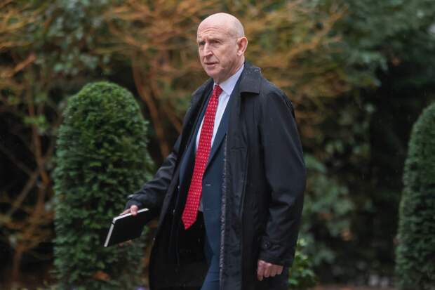 Синклер: в случае отставки Стармера новым премьером может стать глава МО Хили