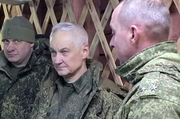 Белоусов вручил отличившимся участникам СВО медали "Золотая Звезда"