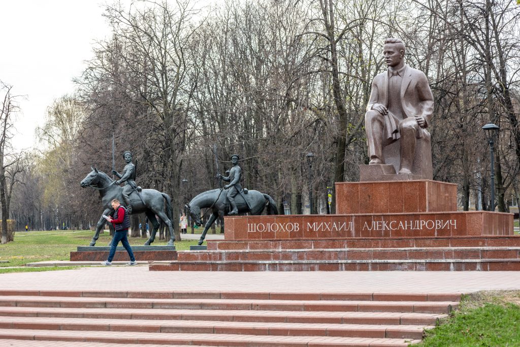 Памятник классику был открыт в 2001 году. Фото: Григорий Матвеев