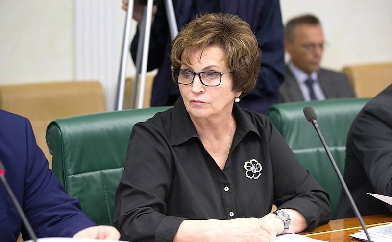 Сенатор призвала недовольных прожиточным минимумом вспомнить об ужасах войны 