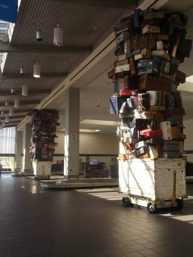 Колонны в зоне выдачи багажа, Сакраменто, США аэропорт, в мире, интересное, креатив, подборка, самолет, удобно, фото