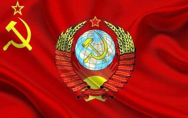 Хоть СССР и имел один и тот же флаг всю свою историю, но по сути это были четыре разных страны