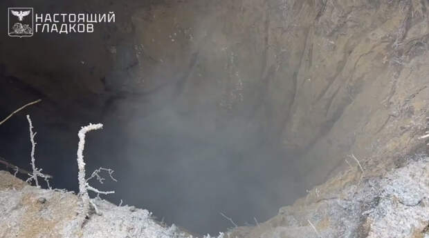 Гигантская воронка после ЧП в столице российского региона попала на видео