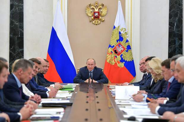 Совещание Путина с членами правительства, 20.06.18.png